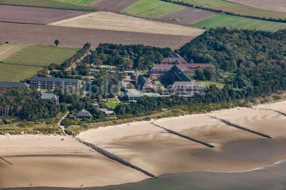 Luftaufnahme Utersum - Rehabilitationszentrum und Kurklinik auf Föhr im Bundesland Schleswig-Holstein, Deutschland