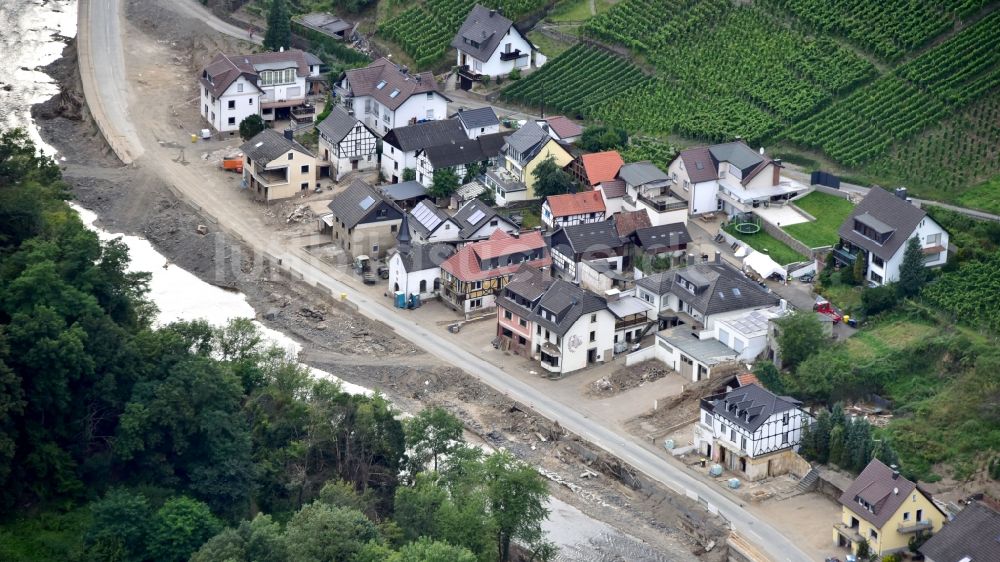 Altenahr von oben - Reimerzhoven nach der Hochwasserkatastrophe im Ahrtal diesen Jahres im Bundesland Rheinland-Pfalz, Deutschland