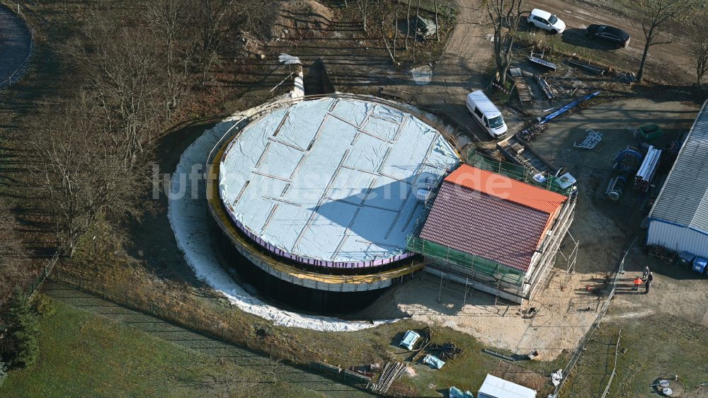 Luftaufnahme Werneuchen - Reinwasserbehälter und Wasserspeicher - Neubau in Werneuchen im Bundesland Brandenburg, Deutschland