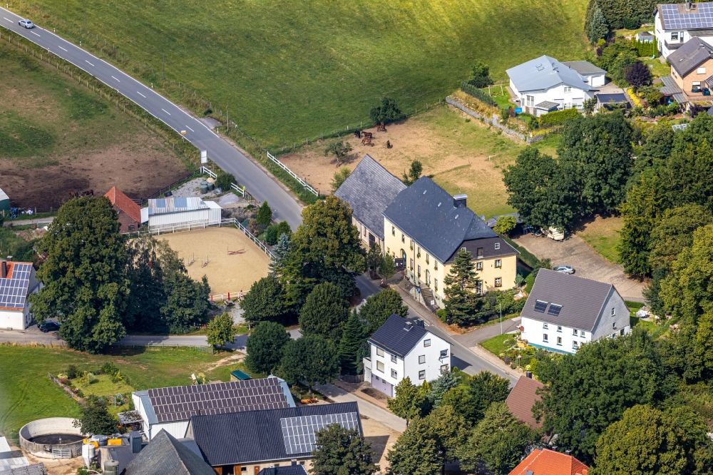 Luftbild Thülen - Reitstall - Reiterhof - Marstall Ferien- und Reithof Walters in Thülen im Bundesland Nordrhein-Westfalen, Deutschland