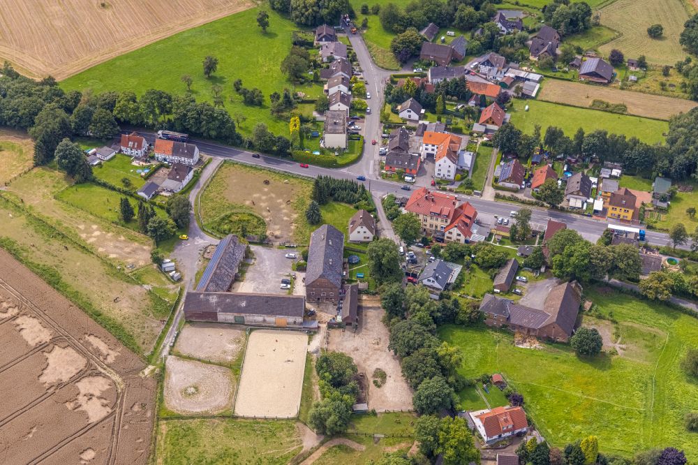 Luftaufnahme Strickherdicke - Reitstall - Reiterhof - Marstall in Strickherdicke im Bundesland Nordrhein-Westfalen, Deutschland