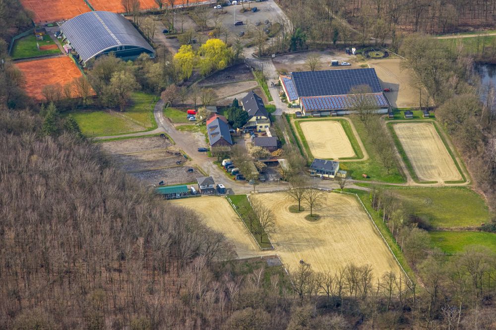 Dinslaken von oben - Reitstall - Reiterhof des Reit- und Fahrverein 1947 eV - Dinslaken Hiesfeld in Dinslaken im Bundesland Nordrhein-Westfalen, Deutschland