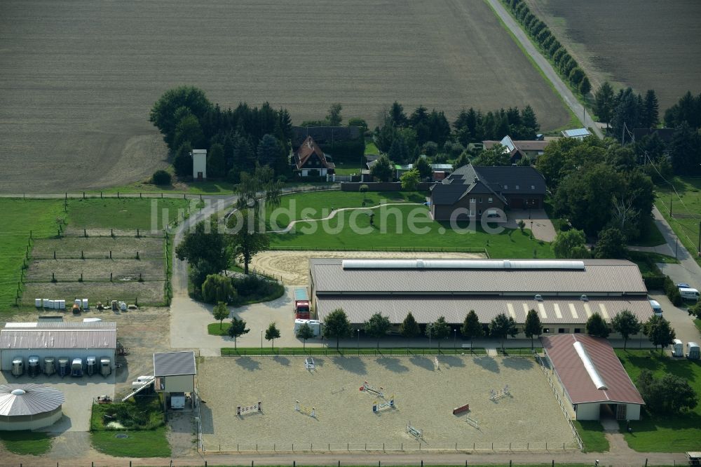 Kitzscher von oben - Reitstall - Reiterhof - und Reitsportanlagen des Pferdesportzentrum Heuter in Kitzscher im Bundesland Sachsen