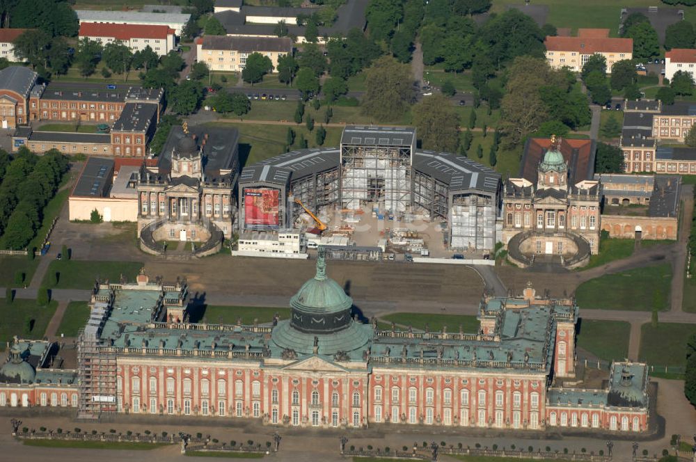 Potsdam aus der Vogelperspektive: Rekonstruktionsarbeiten am Neuen Palais Potsdam
