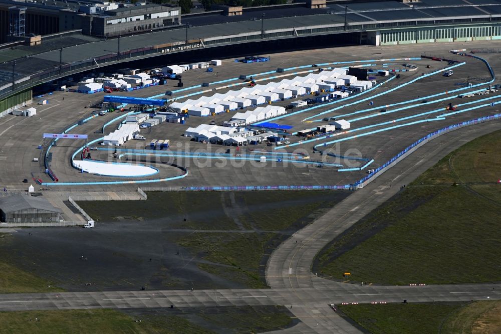 Luftbild Berlin - Rennstrecke Formel E auf dem ehemaligen Flughafen Tempelhof in Berlin, Deutschland