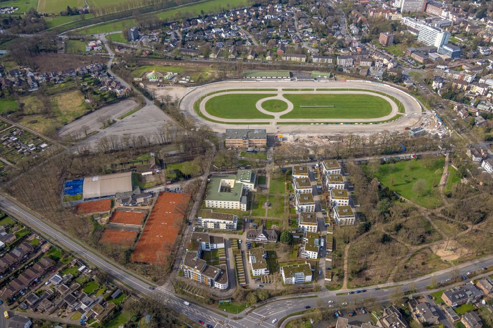 Luftbild Dinslaken - Rennstrecke der Rennbahn - Trabrennbahn in Dinslaken im Bundesland Nordrhein-Westfalen