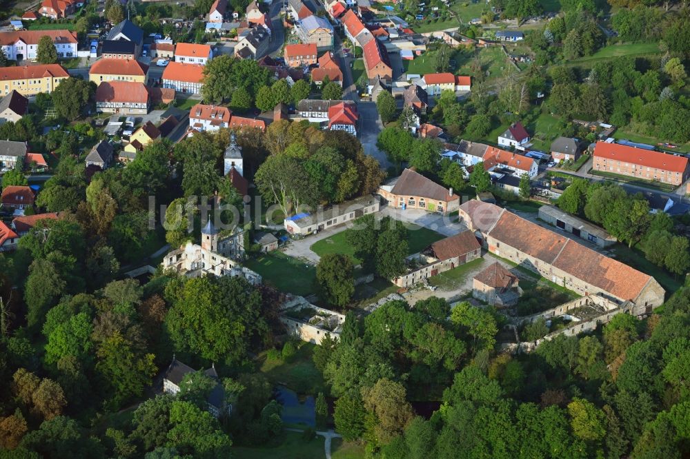 Luftbild Harbke - Reste der Ruine am Schlosspark des ehemaligen Schloss Harbke in Harbke im Bundesland Sachsen-Anhalt, Deutschland