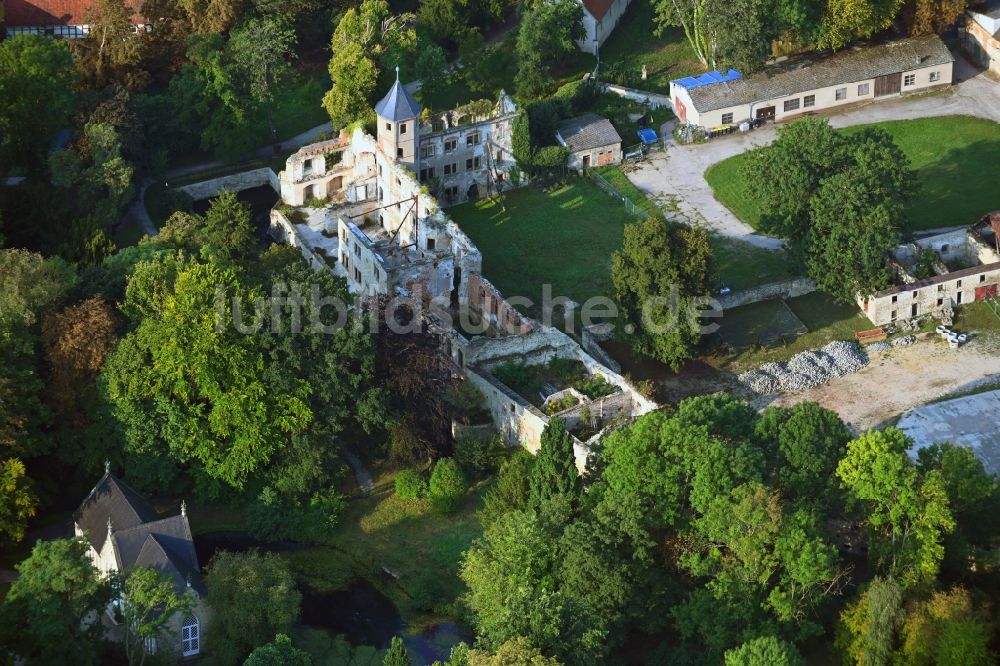 Luftaufnahme Harbke - Reste der Ruine am Schlosspark des ehemaligen Schloss Harbke in Harbke im Bundesland Sachsen-Anhalt, Deutschland