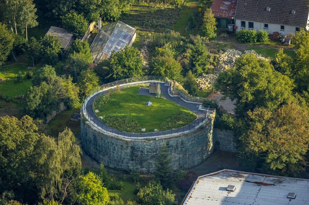Luftaufnahme Werl - Reste der Ruine am Schlosspark des ehemaligen Schloß des kurfürstlichen Stadtschlosses in Werl im Bundesland Nordrhein-Westfalen, Deutschland