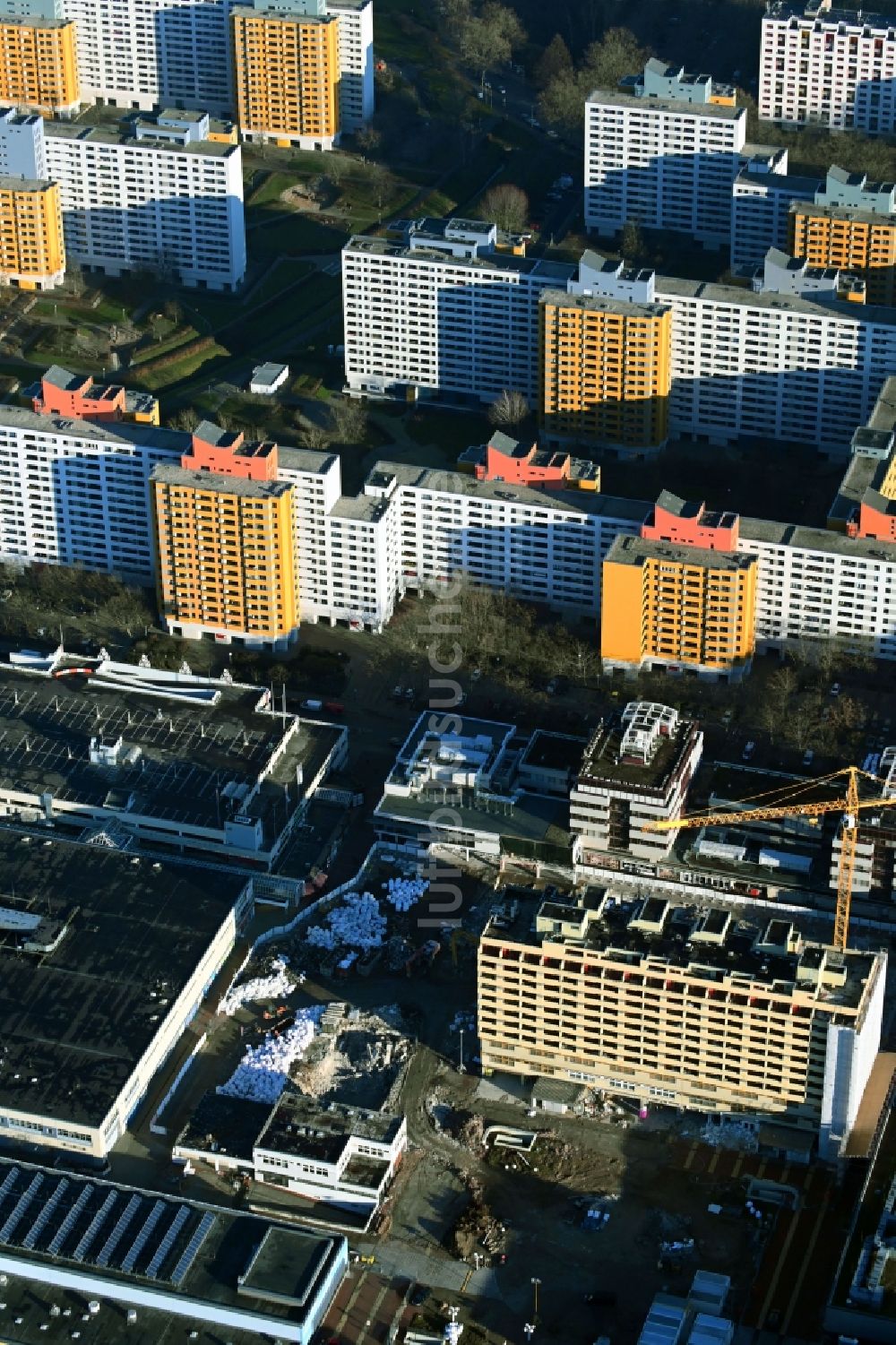 Berlin von oben - Revitalisierung und Erweiterungs- Baustelle am Gebäudekomplex des Einkaufszentrum Märkische Zentrum im Ortsteil Märkisches Viertel in Berlin, Deutschland