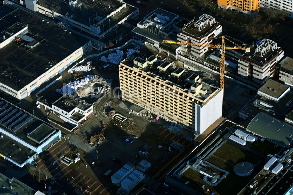 Luftbild Berlin - Revitalisierung und Erweiterungs- Baustelle am Gebäudekomplex des Einkaufszentrum Märkische Zentrum im Ortsteil Märkisches Viertel in Berlin, Deutschland