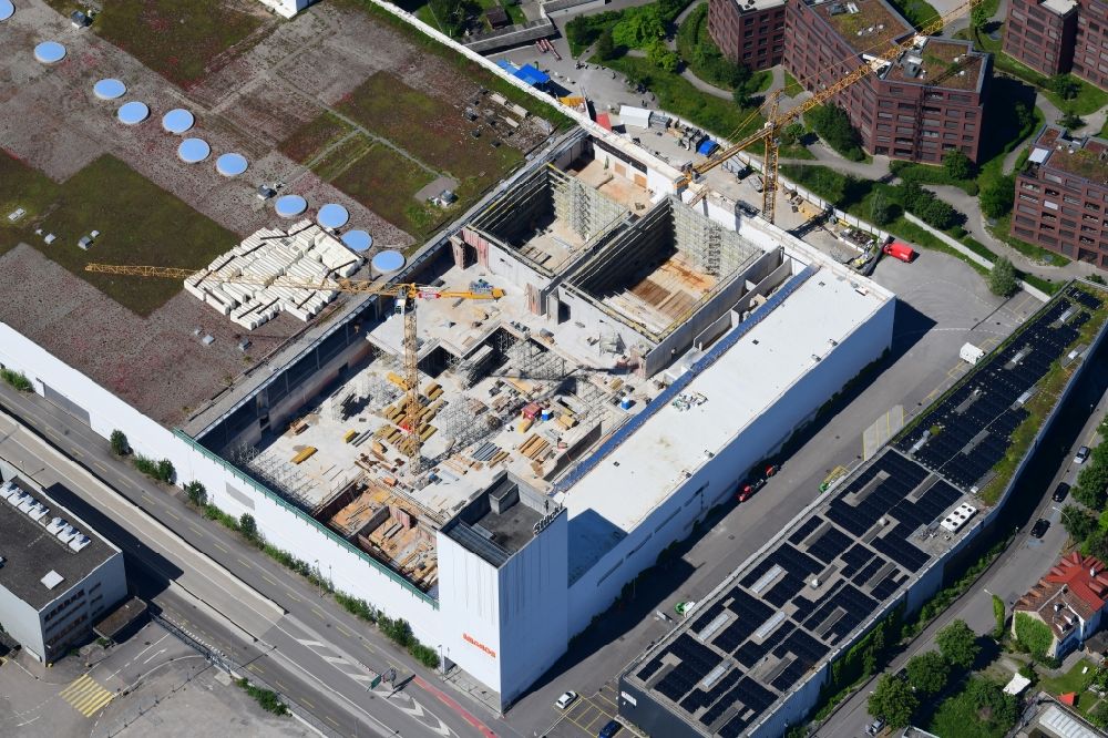Luftbild Basel - Revitalisierung und Erweiterungs- Baustelle am Gebäudekomplex des Einkaufszentrum Stücki im Ortsteil Kleinhüningen in Basel, Schweiz