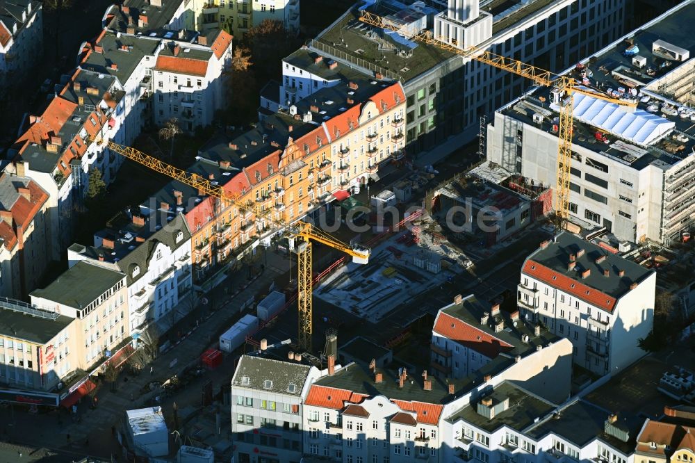 Luftbild Berlin - Revitalisierung und Erweiterungs- Baustelle am Gebäudekomplex des Einkaufszentrum Tegel Quartier im Ortsteil Tegel in Berlin, Deutschland