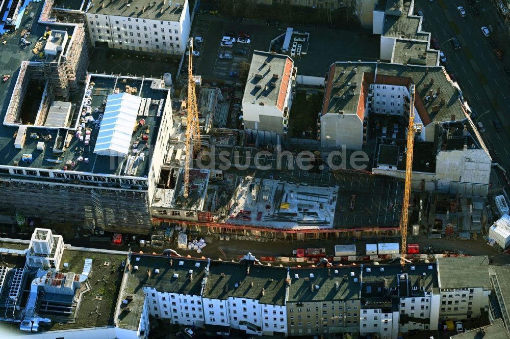 Luftaufnahme Berlin - Revitalisierung und Erweiterungs- Baustelle am Gebäudekomplex des Einkaufszentrum Tegel Quartier im Ortsteil Tegel in Berlin, Deutschland