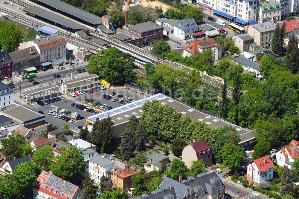Luftaufnahme Berlin - REWE- Einkaufszentrum an der Hönower Straße im Ortsteil Mahlsdorf in Berlin, Deutschland