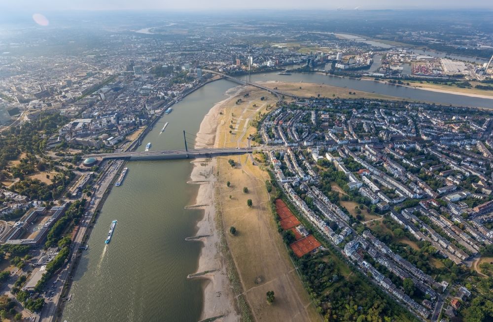 Düsseldorf aus der Vogelperspektive: Rhein - Flußverlauf im Ortsteil Oberkassel in Düsseldorf im Bundesland Nordrhein-Westfalen, Deutschland