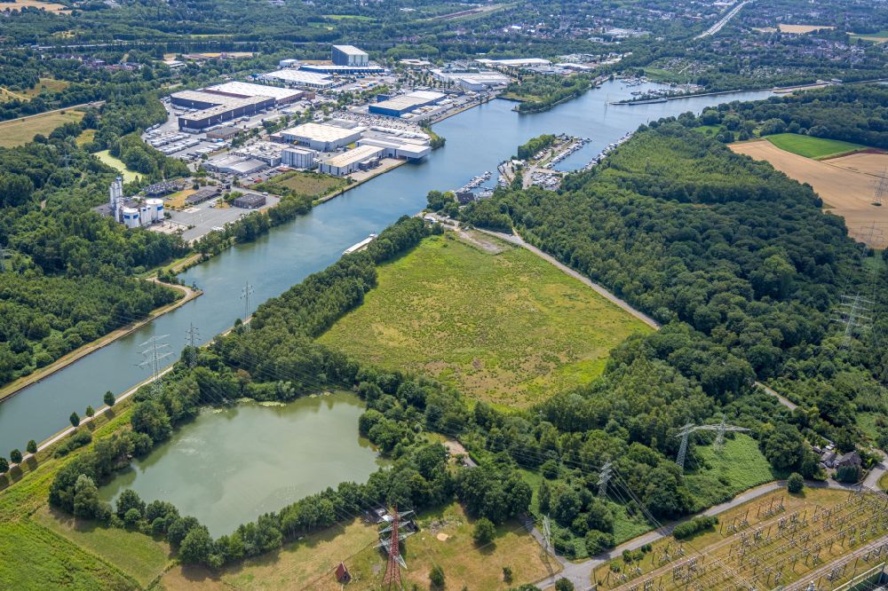 Luftaufnahme Herne - Rhein-Herne-Kanal mit Industriegebiet Friedrich der Große in Herne im Bundesland Nordrhein-Westfalen, Deutschland