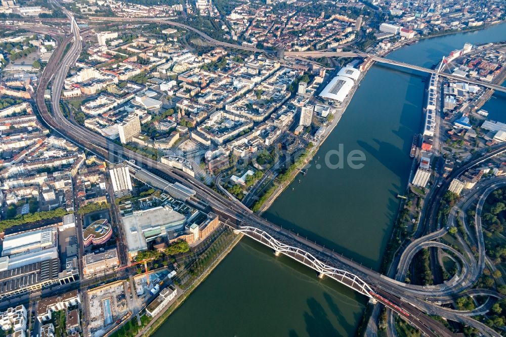 Luftbild Ludwigshafen am Rhein - Rheinbrücken zwischen Mannheim und Ludwigshafen mit den abrissreifen, gesperrten Hochstraßen Süd und Nord in Ludwigshafen am Rhein im Bundesland Rheinland-Pfalz, Deutschland