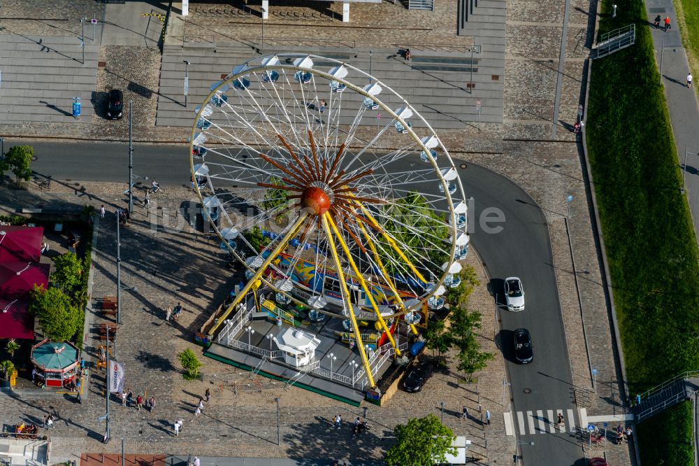Bremerhaven aus der Vogelperspektive: Riesenrad in Bremerhaven im Bundesland Bremen, Deutschland