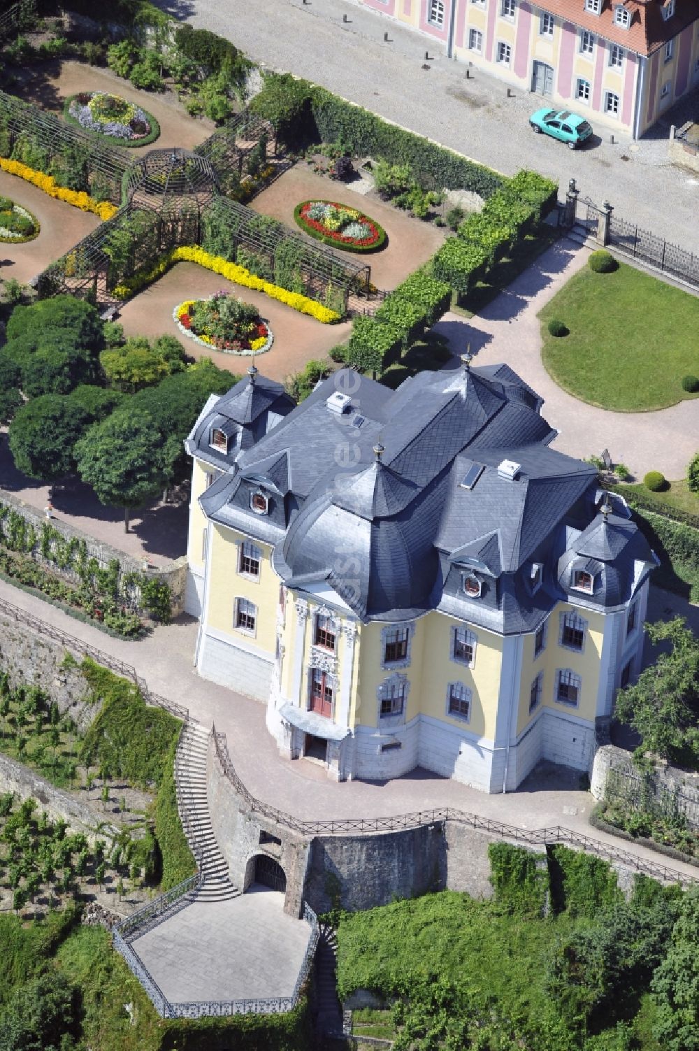 Luftaufnahme Dornburg-Camburg - Rokoko- Schloss in Dornburg-Camburg im Bundesland Thüringen