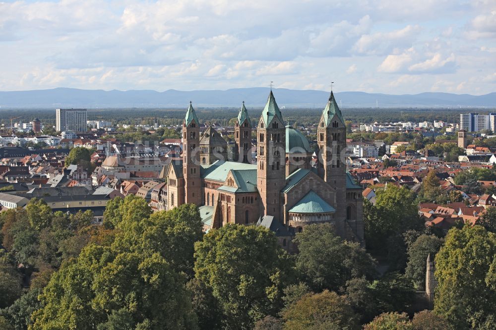 Speyer von oben - Romanischer Dom zu Speyer im Bundesland Rheinland-Pfalz, Deutschland