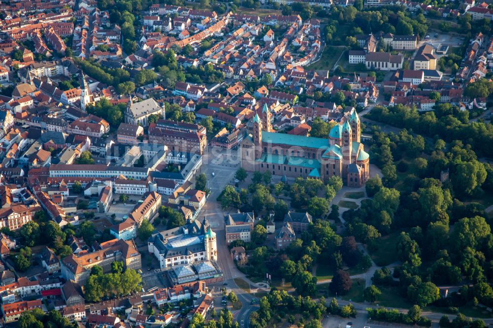 Luftbild Speyer - Romanischer Dom zu Speyer in Speyer im Bundesland Rheinland-Pfalz, Deutschland