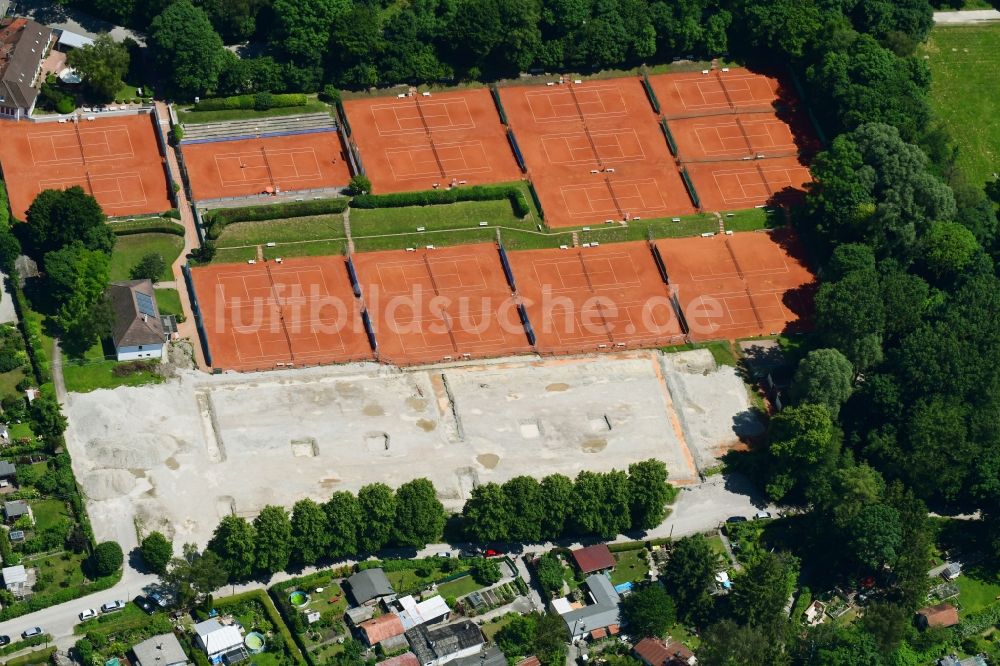 Luftbild Augsburg - Rotbraun farbiger Tennisplatz des TC Augsburg in Augsburg im Bundesland Bayern, Deutschland
