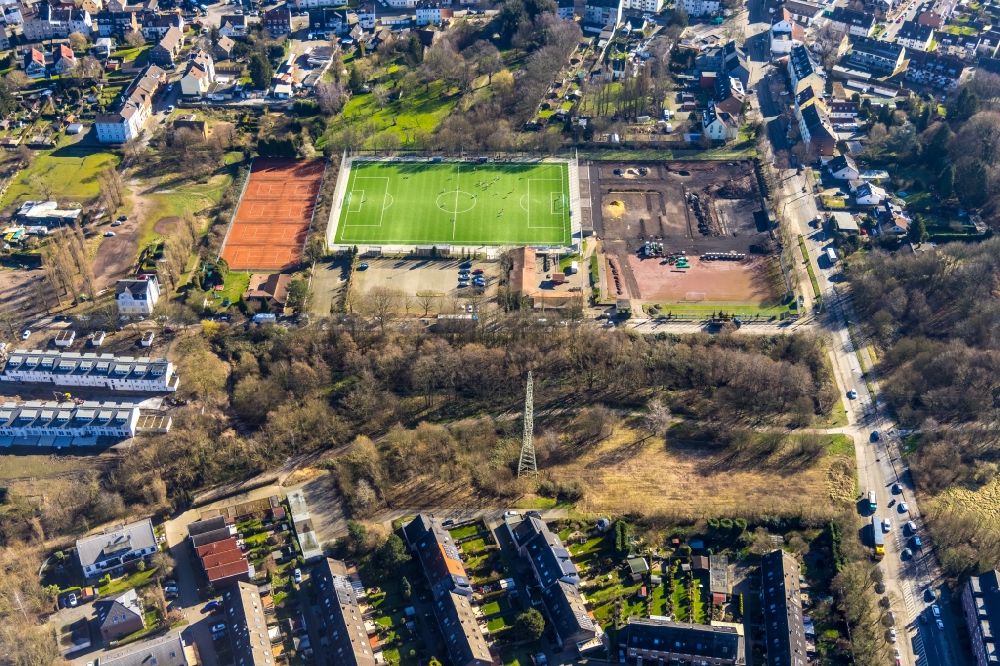 Luftaufnahme Essen - Rotbraun farbiger Tennisplatz in Essen im Bundesland Nordrhein-Westfalen