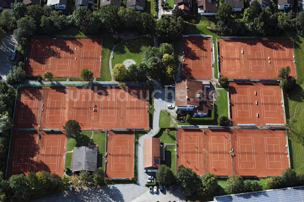 Rosenheim von oben - Rotbraun farbiger Tennisplatz des TC 1860 Rosenheim in Rosenheim im Bundesland Bayern, Deutschland