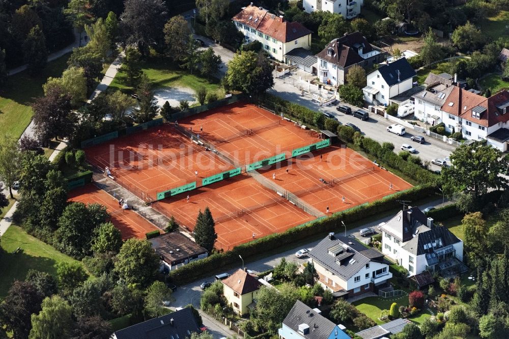 München aus der Vogelperspektive: Rotbraun farbiger Tennisplatz Tennis Kail in München im Bundesland Bayern, Deutschland