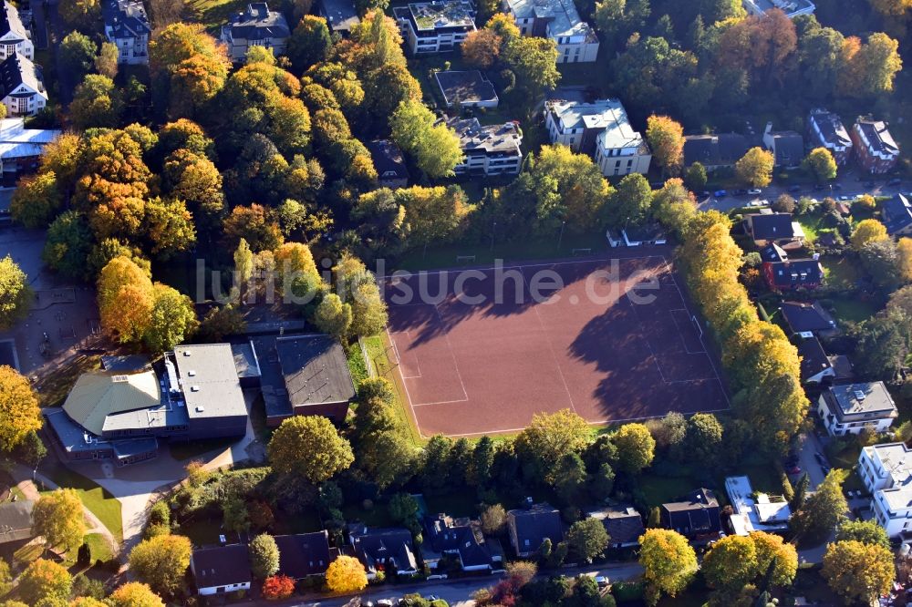Luftaufnahme Hamburg - Rotbraun farbiger Tennisplatz Trenknerweg im Ortsteil Othmarschen in Hamburg, Deutschland