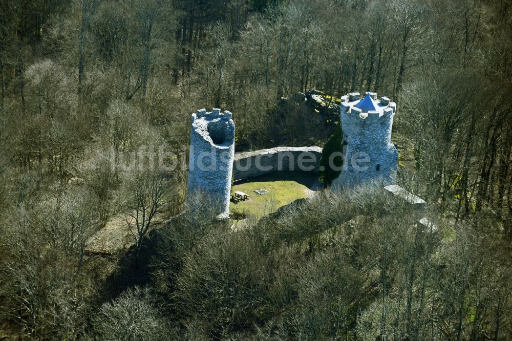 Neuwart von oben - Ruine der Burg Ebersburg bei Neuwart im Bundesland Hessen, Deutschland