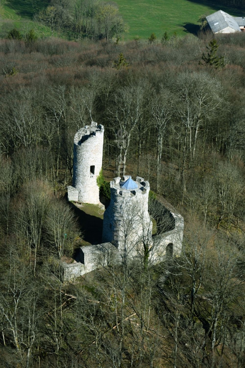 Luftaufnahme Neuwart - Ruine der Burg Ebersburg bei Neuwart im Bundesland Hessen, Deutschland