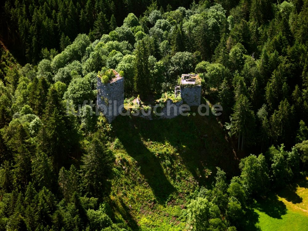 Luftaufnahme Bonndorf-Wittlekofen - Ruine der Burg Roggenbach , auch Weißenburg genannt, bei Bonndorf-Wittlekofen im Bundesland Baden-Württemberg