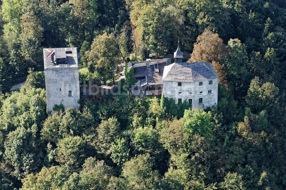 Kufstein von oben - Ruine der Burg Thierberg bei Kufstein im Bundesland Tirol