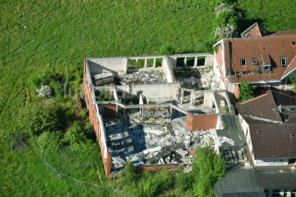 Luftbild Krummsee - Ruine des ehemaligen Berghotel Bruhnskoppel in Krummsee im Bundesland Schleswig-Holstein, Deutschland