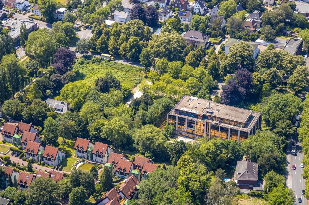 Luftaufnahme Dortmund - Ruine des ehemaligen Bürogebäudes- und Geschäftshaus- Gebäudes Siemens-Nixdorf-Haus in Dortmund im Bundesland Nordrhein-Westfalen, Deutschland