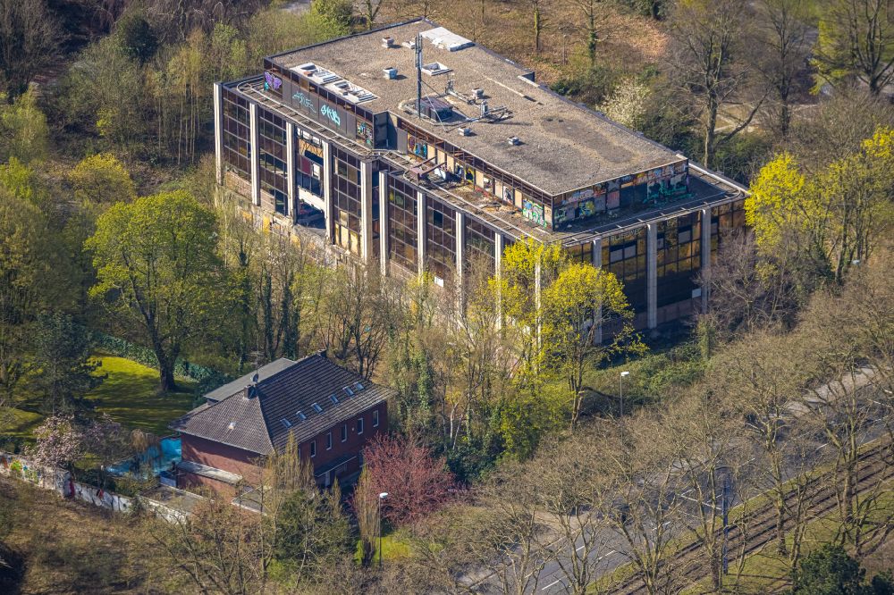 Dortmund aus der Vogelperspektive: Ruine des ehemaligen Bürogebäudes- und Geschäftshaus- Gebäudes Siemens-Nixdorf-Haus in Dortmund im Bundesland Nordrhein-Westfalen, Deutschland