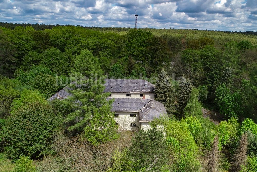Treppeln aus der Vogelperspektive: Ruine des ehemaligen Forsthaus in Treppeln im Bundesland Brandenburg, Deutschland