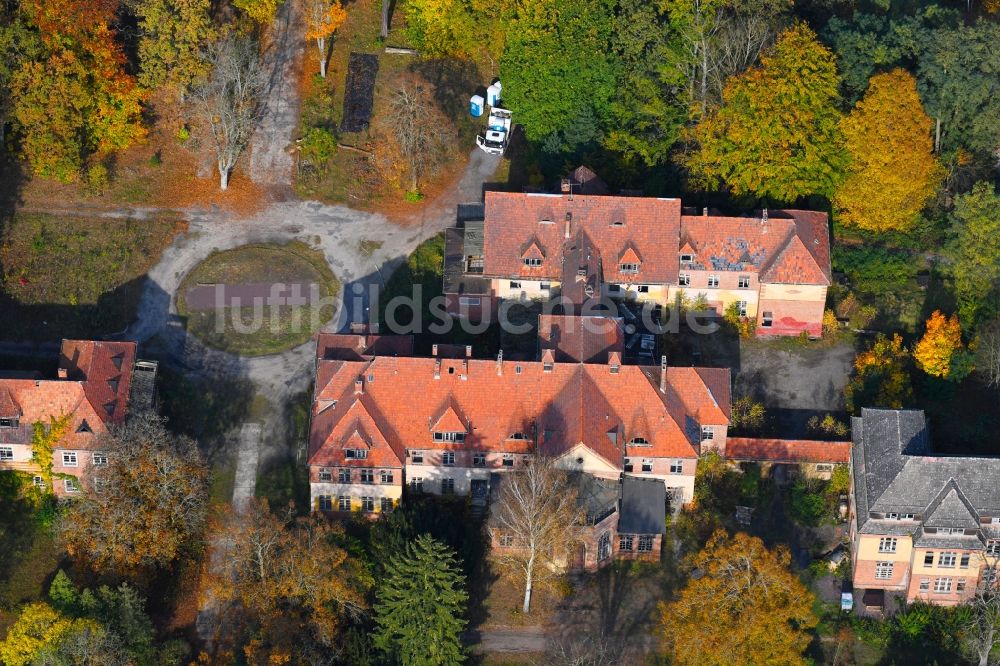 Luftbild Oranienburg - Ruine des ehemaligen Klinik- und Krankenhaus - Gebäudes Heilstätte Grabowsee in Oranienburg im Bundesland Brandenburg, Deutschland