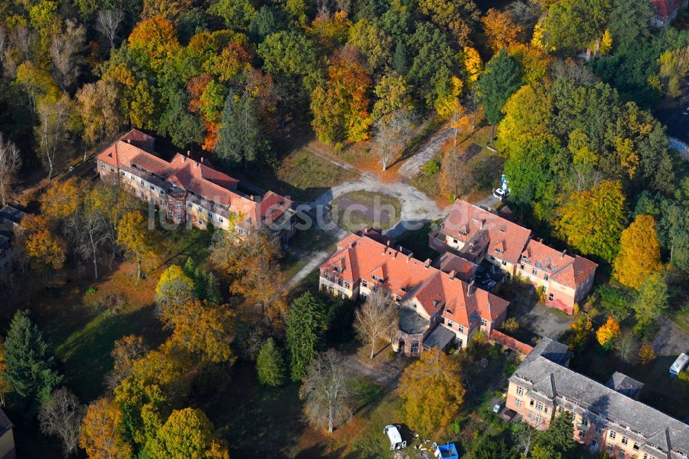Luftaufnahme Oranienburg - Ruine des ehemaligen Klinik- und Krankenhaus - Gebäudes Heilstätte Grabowsee in Oranienburg im Bundesland Brandenburg, Deutschland