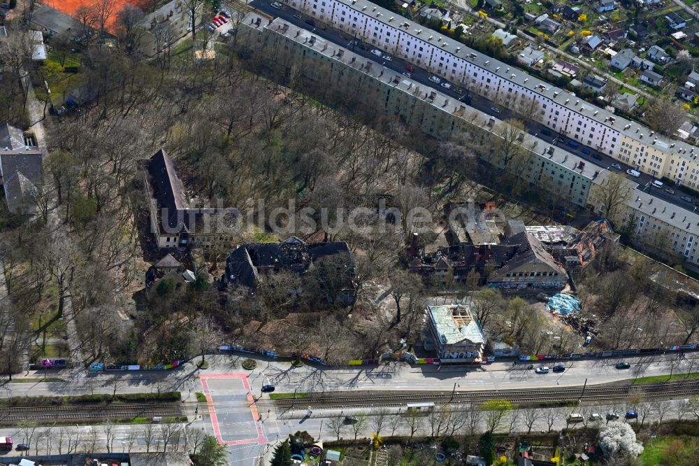 Luftbild Berlin - Ruine des ehemaligen Klinik- und Krankenhaus - Gebäudes Säuglings- und Kinderkrankenhaus im Ortsteil Weißensee in Berlin, Deutschland