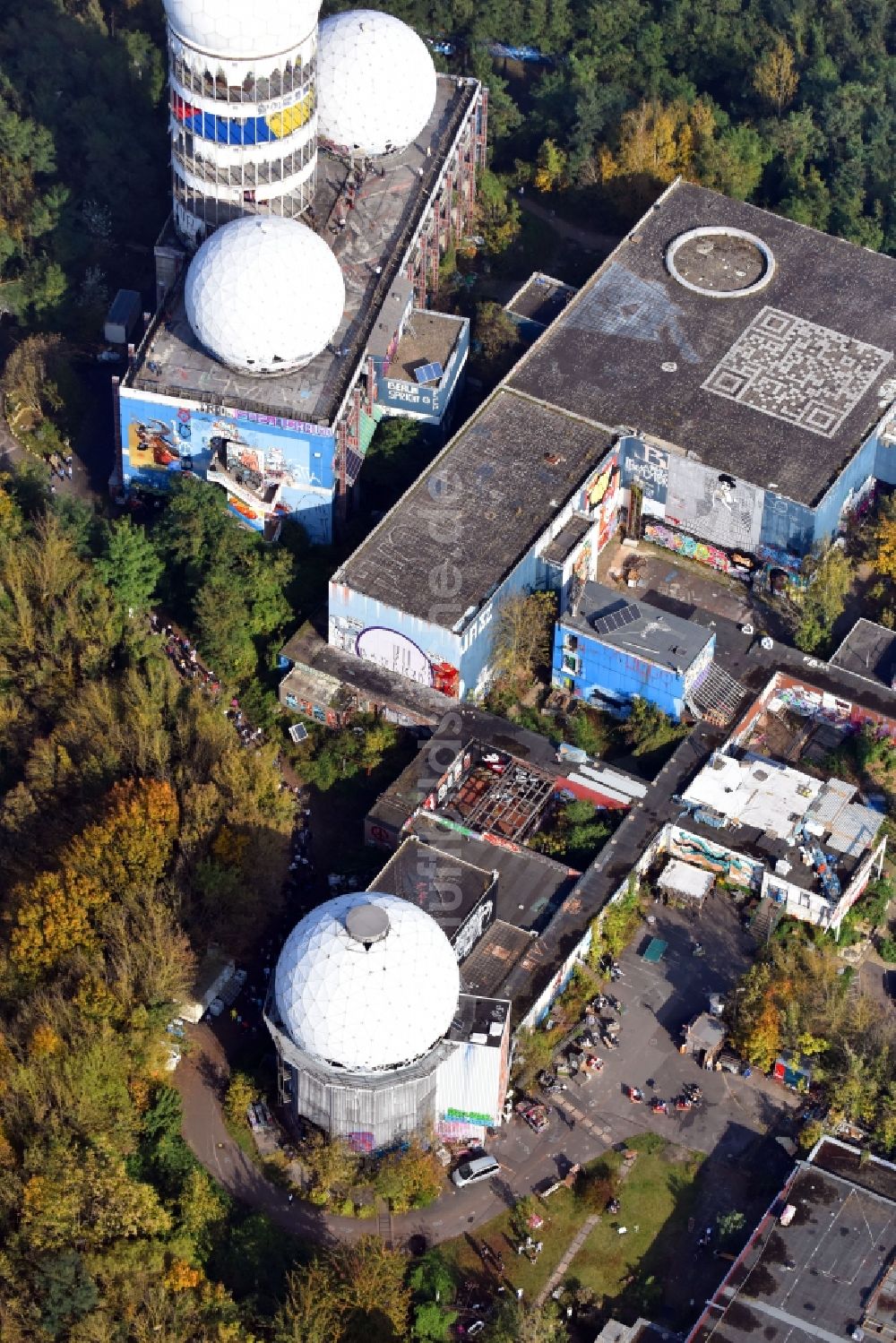 Luftbild Berlin - Ruine der ehemaligen Militär- Abhör- und Radaranlage auf dem Teufelsberg in Berlin - Charlottenburg