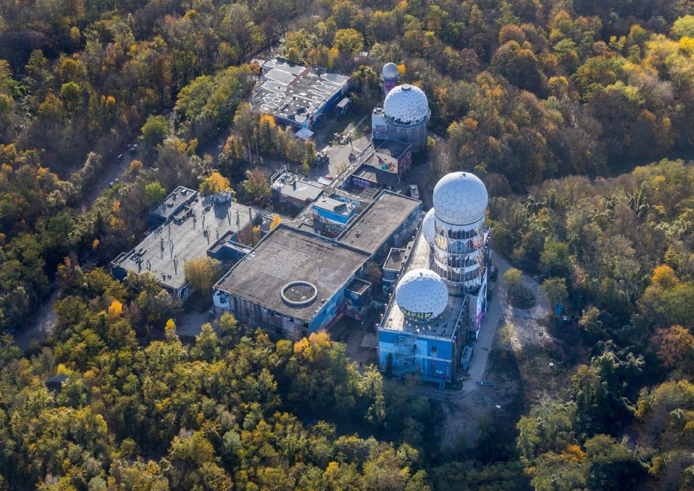 Berlin von oben - Ruine der ehemaligen Militär- Abhör- und Radaranlage auf dem Teufelsberg in Berlin - Charlottenburg
