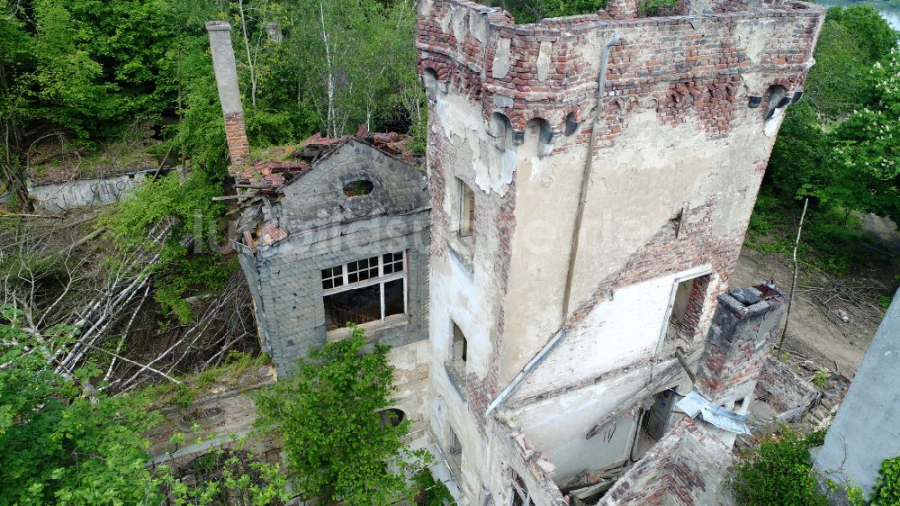 Luftaufnahme Remagen - Ruine des ehemaligen Restaurant und Hotel Waldburg auf dem Viktoriaberg in Remagen im Bundesland Rheinland-Pfalz, Deutschland