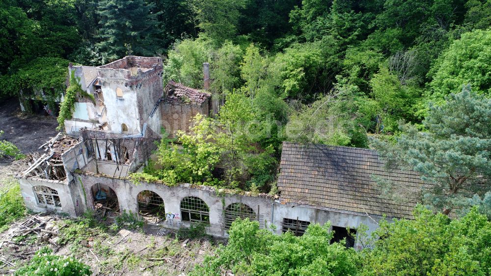 Luftaufnahme Remagen - Ruine des ehemaligen Restaurant und Hotel Waldburg auf dem Viktoriaberg in Remagen im Bundesland Rheinland-Pfalz, Deutschland