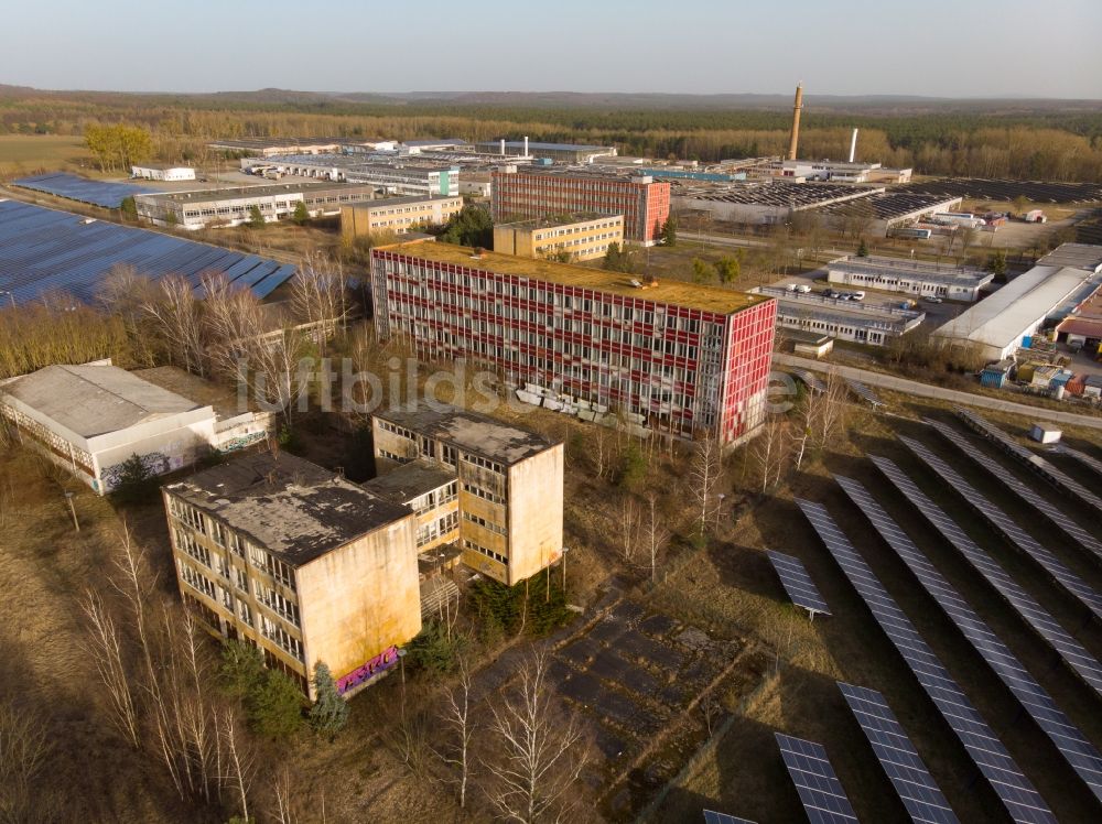 Luftbild Britz - Ruine der Gebäude der Berufsschule des SVKE in Britz im Bundesland Brandenburg, Deutschland