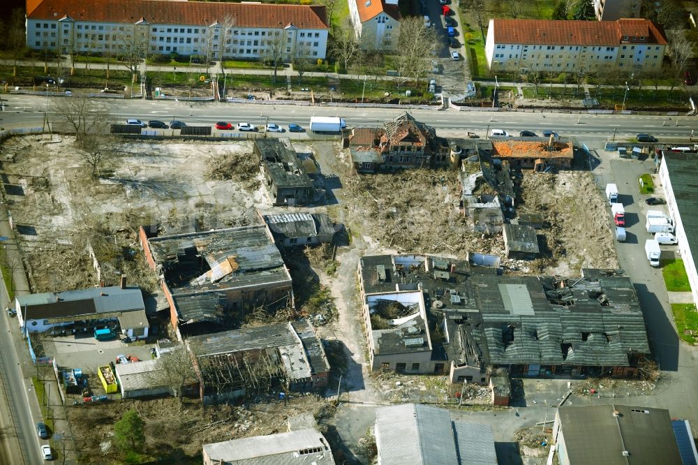 Erfurt von oben - Ruine der Gebäude und Hallen Alter Schlachthof an der Greifswalder Straße im Ortsteil Johannesvorstadt in Erfurt im Bundesland Thüringen, Deutschland
