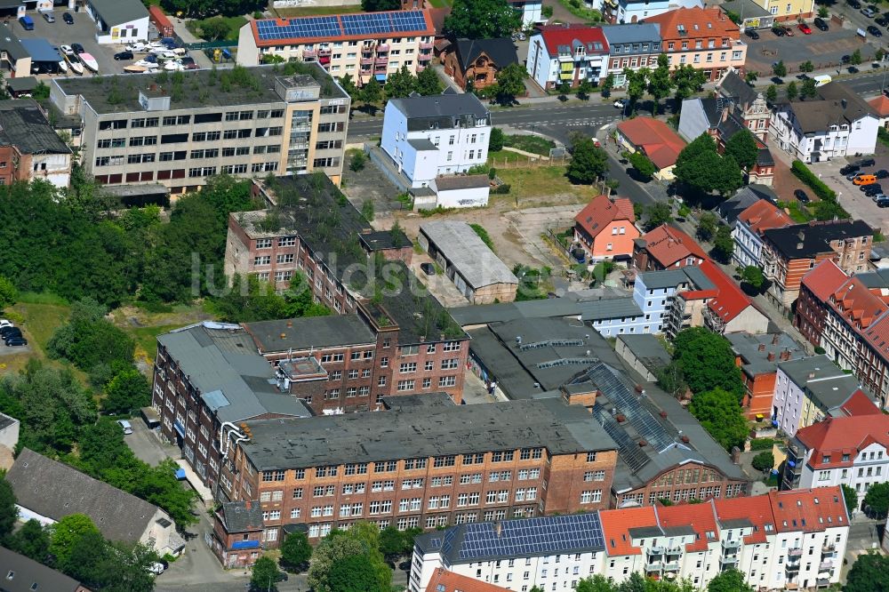Luftbild Rathenow - Ruine der Gebäude und Hallen des ROW - Geländes in Rathenow im Bundesland Brandenburg, Deutschland