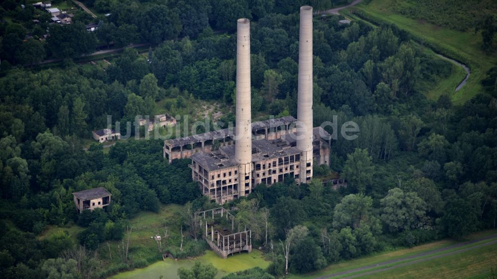 Eisenhüttenstadt von oben - Ruine des HKW Heizkraftwerk in Eisenhüttenstadt im Bundesland Brandenburg, Deutschland